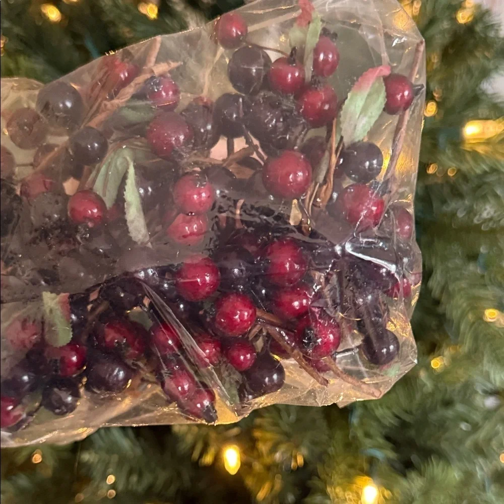 Vintage 1997 Festive Berry Holiday Decor New